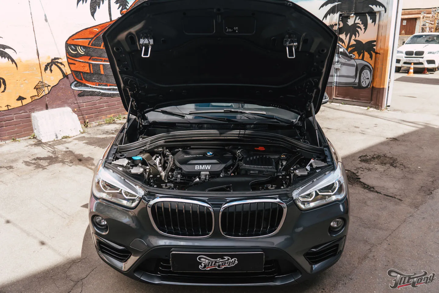 Химчистка салона и мойка подкапотного пространства BMW X1